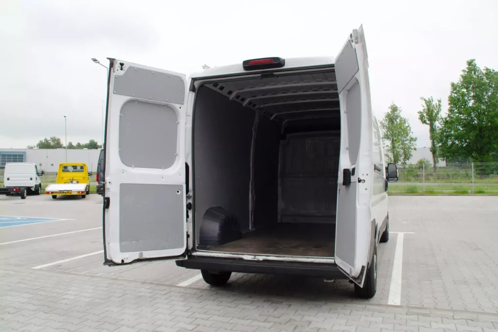 Fiat-Ducato-Furgon-Bus-dostawczy-L4H2-19