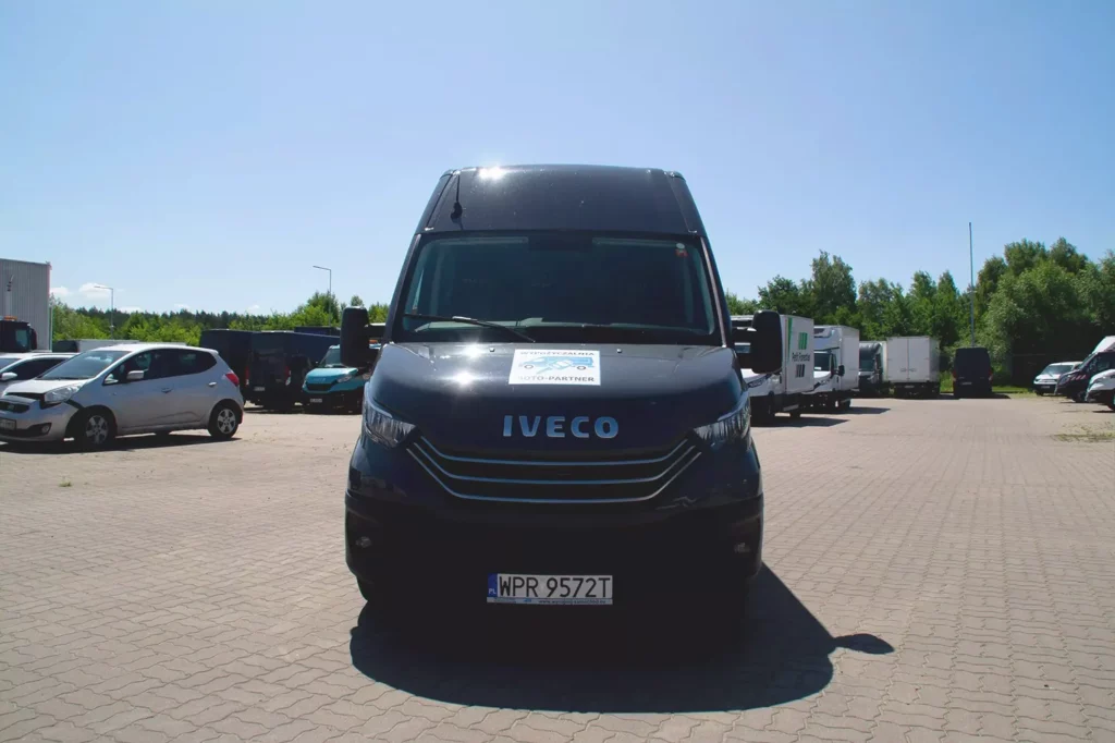 Iveco-Daily-Brygadówka-7-osobowa-7