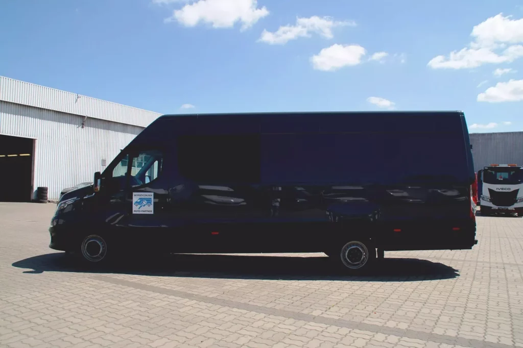 Iveco-Daily-Brygadówka-7-osobowa-8