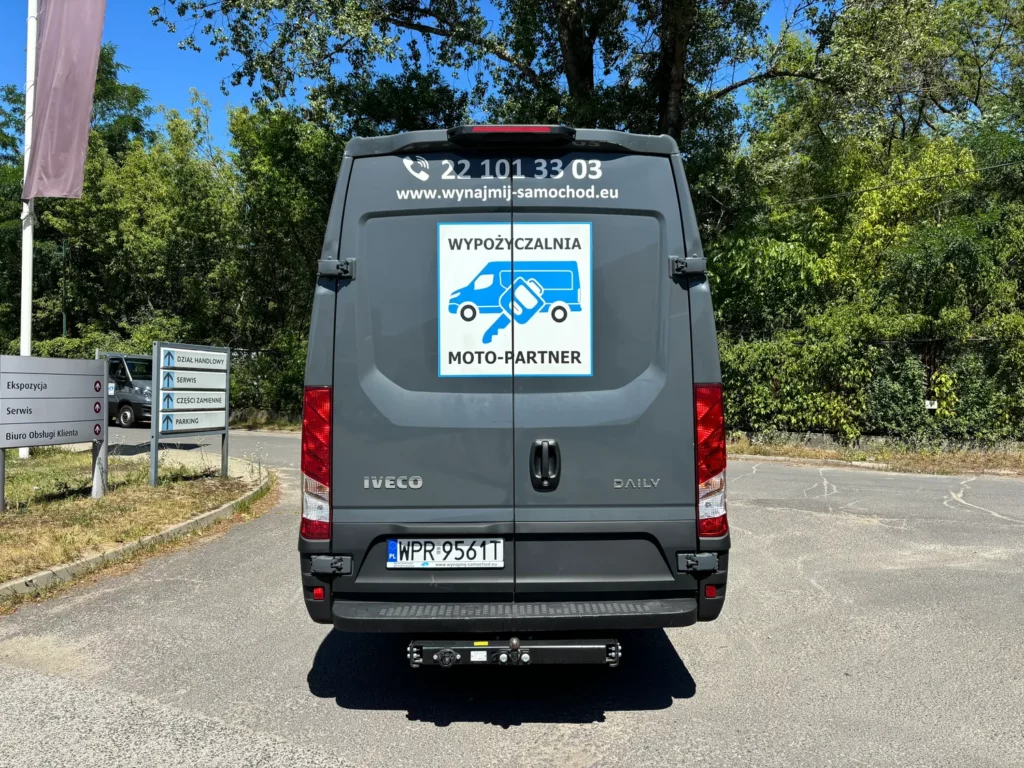 Iveco Daily Furgon Bus – widok tyłu pojazdu