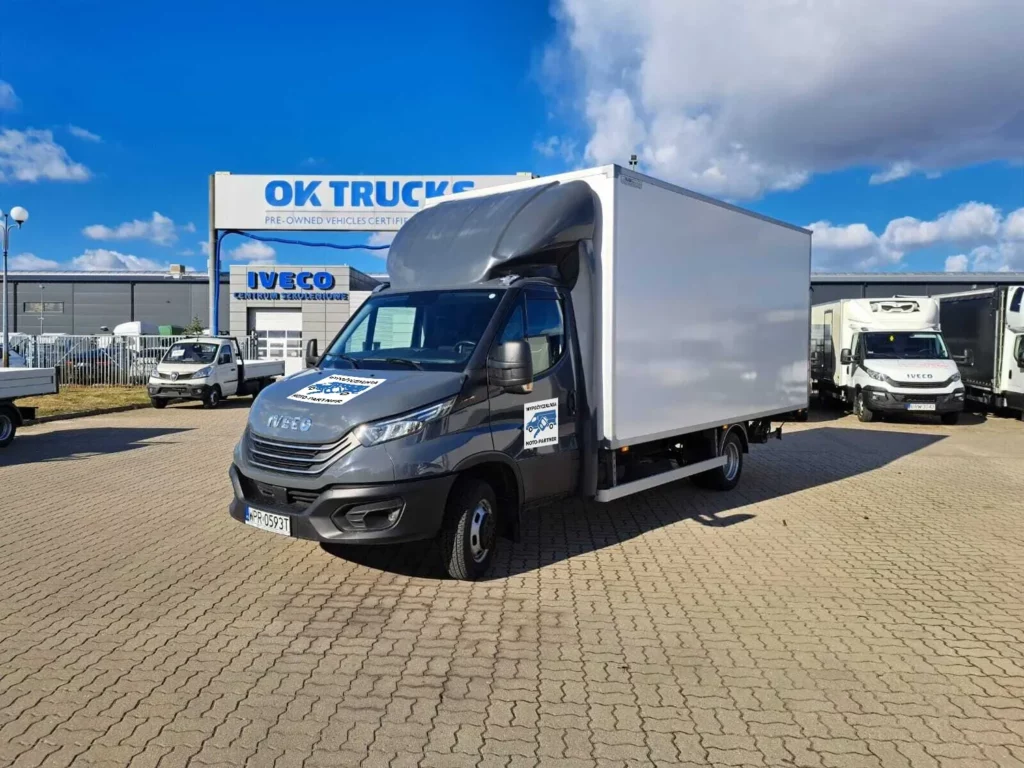 Iveco-Daily-Kontener-10EP-z-Windą-1-