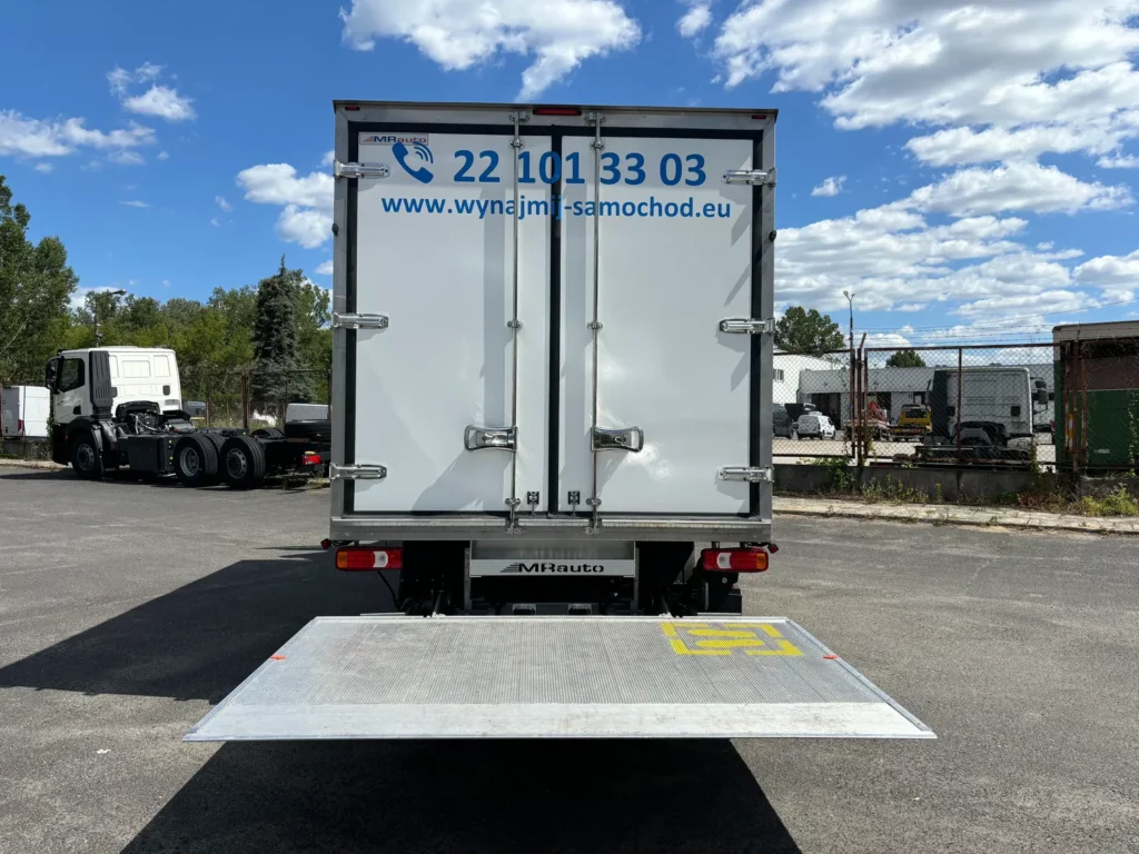 Iveco-Daily-Kontener-Mroźnia-Winda-11