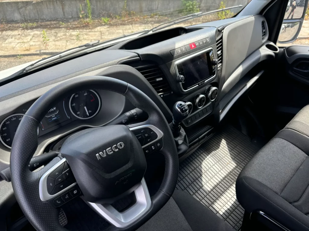Iveco-Daily-Kontener-Mroźnia-Winda-9