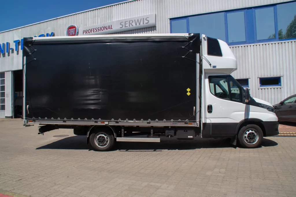 Iveco-Daily-Międzynarodówka-sypialnia-6-