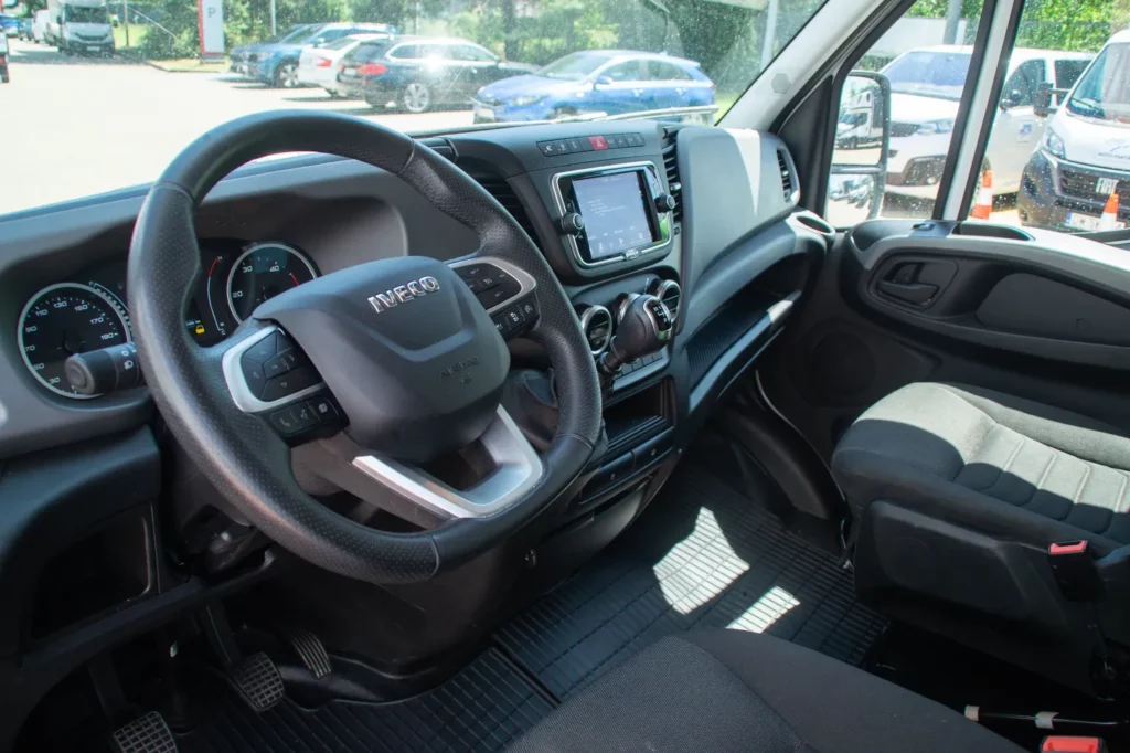 Iveco-Daily-Międzynarodówka-sypialnia-9